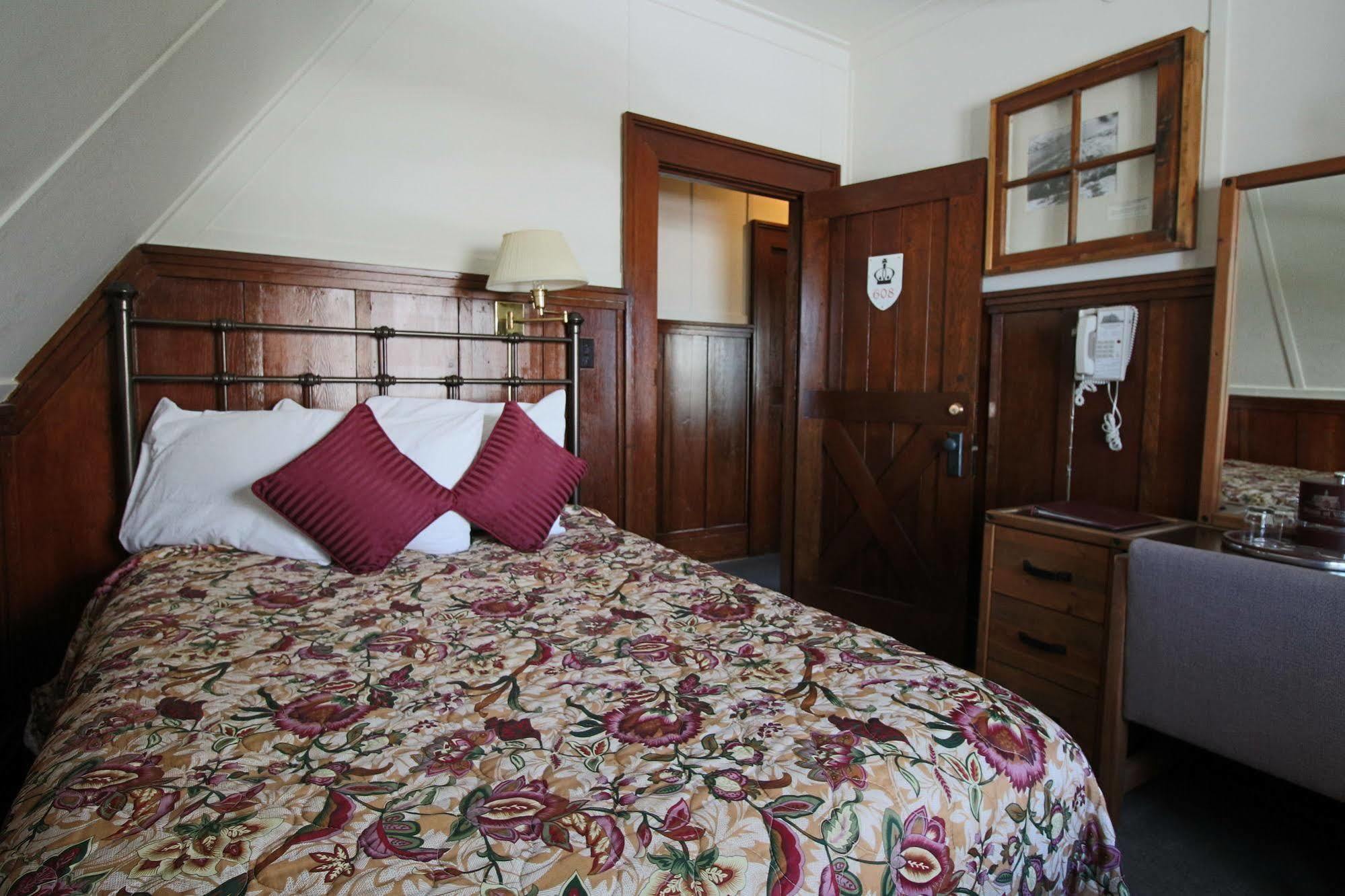 Prince Of Wales Hotel Waterton Park Esterno foto
