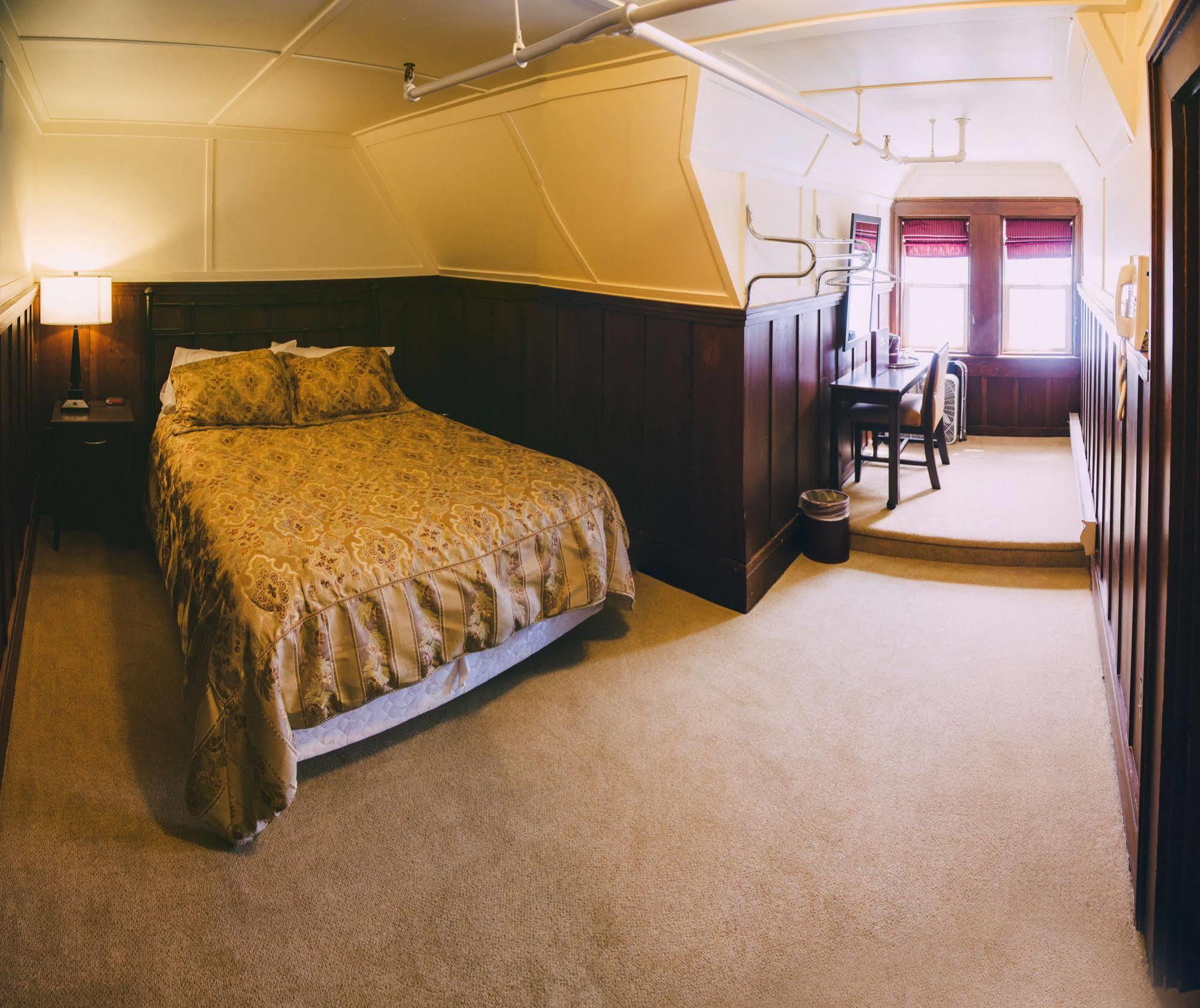 Prince Of Wales Hotel Waterton Park Esterno foto